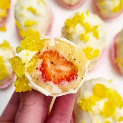 Morango cravejado com caramelo dourado
